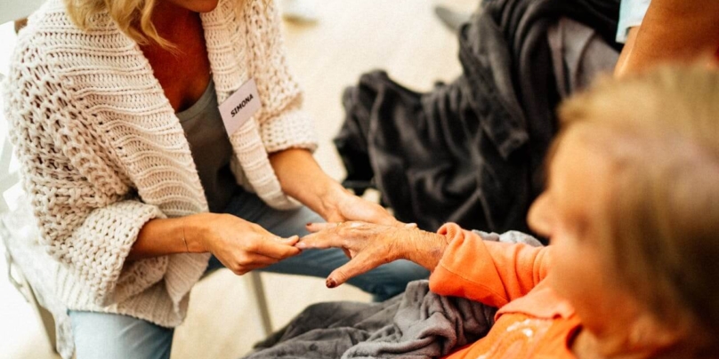 Opieka nad seniorem chorym na miażdzycę - na czym polega praca opiekunki w Niemczech?