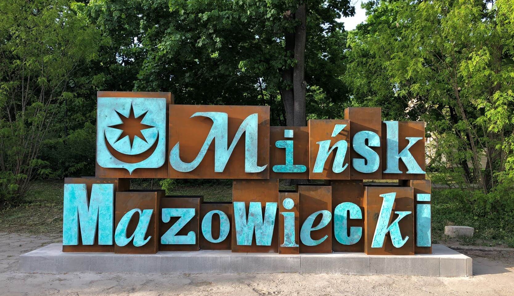 Analiza rynku pracy w Powiecie Mińskim: Stan obecny, perspektywy i kluczowe determinanty